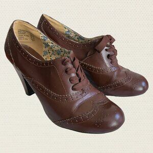 American Eagle Oxford Shoes Women's Brown Heeled Wing Tip